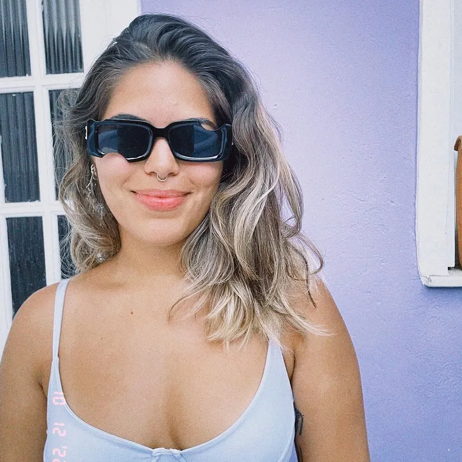 Cliente usando óculos Kalu